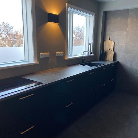 Perfectly Located 3 Bedroom Design Apartment 아퀴레이리 외부 사진