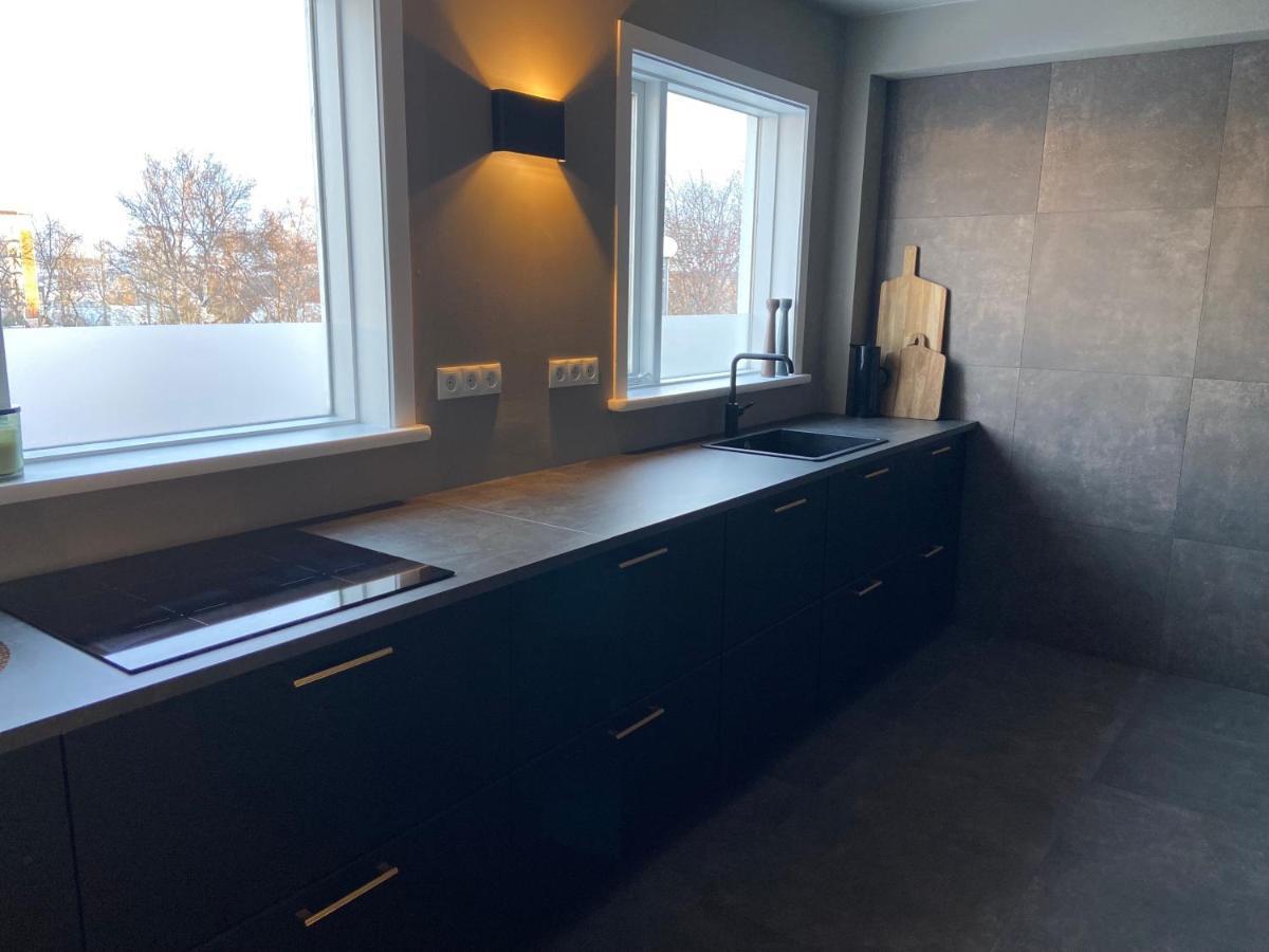Perfectly Located 3 Bedroom Design Apartment 아퀴레이리 외부 사진